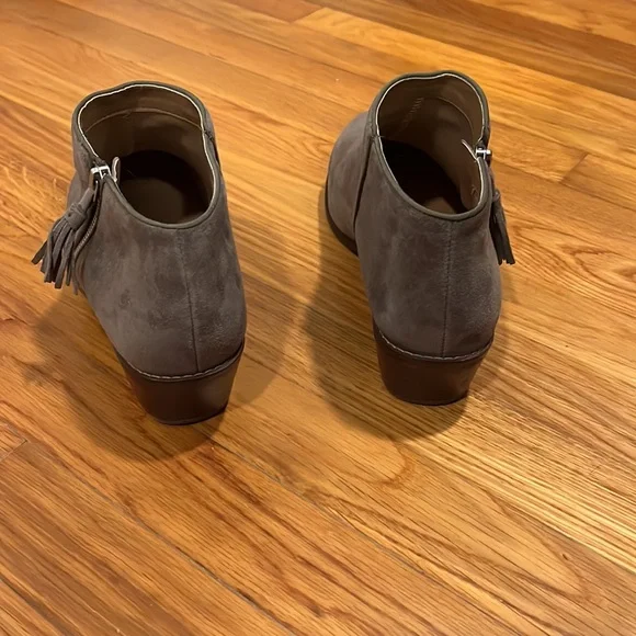 Vionic Serena Suede Bootie 9.5 Wide - Picture 5 of 9